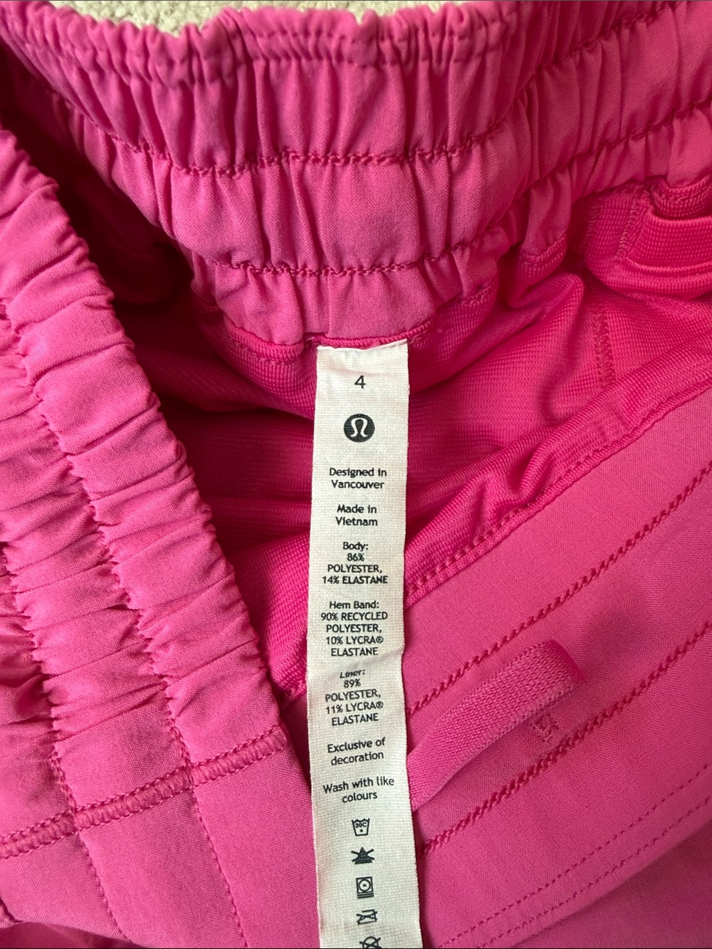 lululemon athletica Women’s Bright pink 2.5” low rise Hotty Hot - Picture 3 of 3
